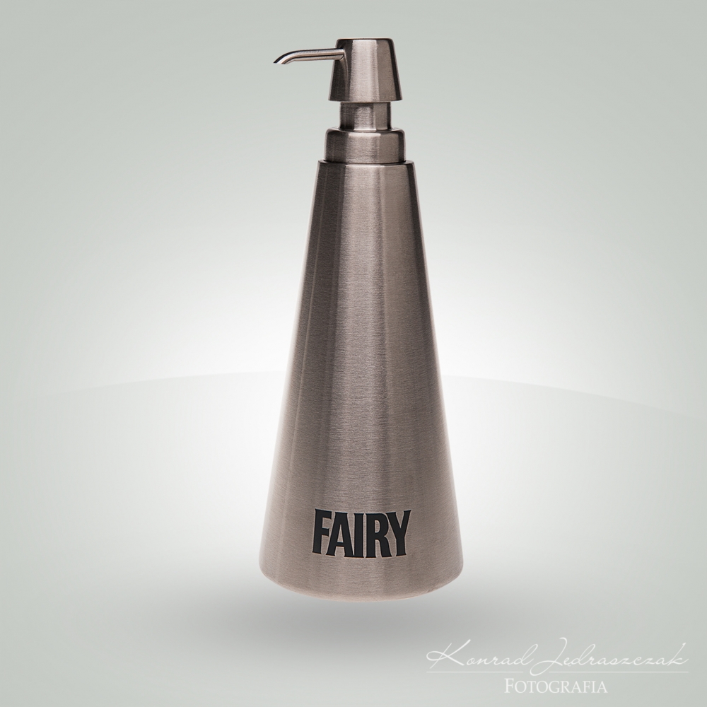 Fotografia produktowa dyspenser z grawerem Fairy