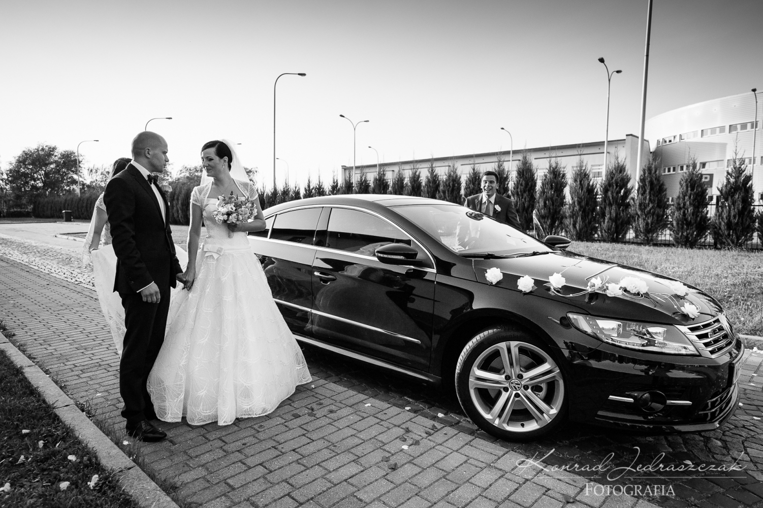 Fotografia Ślubna przyjazd pod kościół