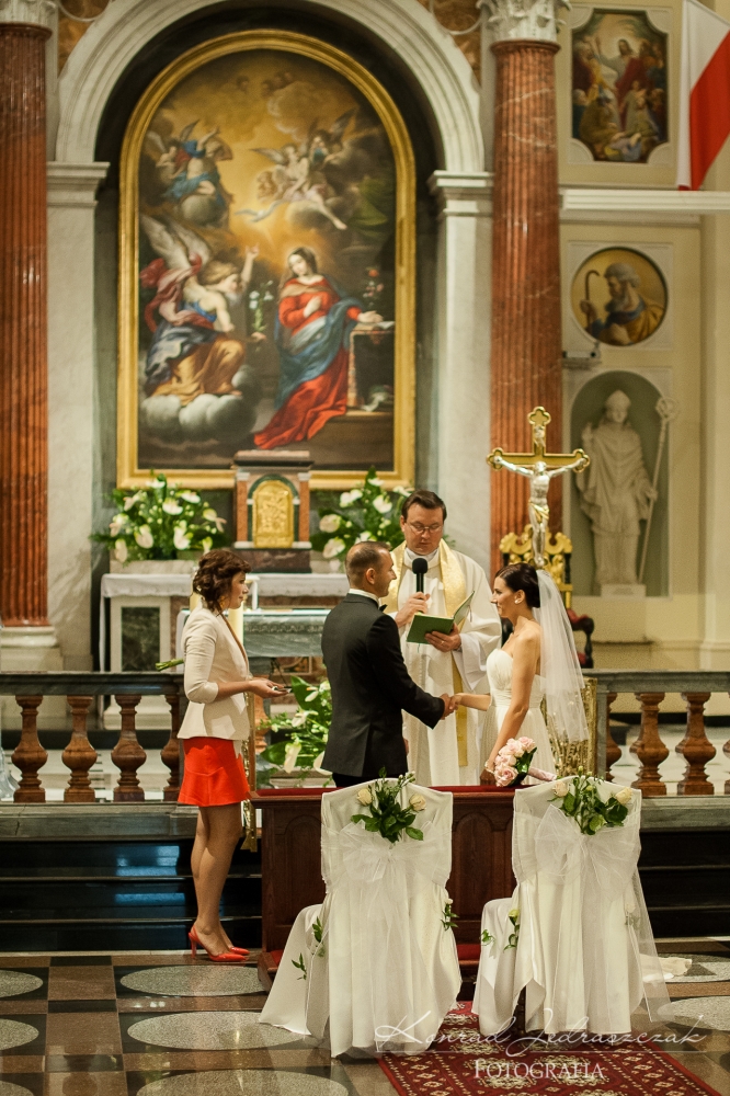 Fotografia ślubna Warszawa ślub Joli i Sebastiana w św. Annie Wilanów fot.9