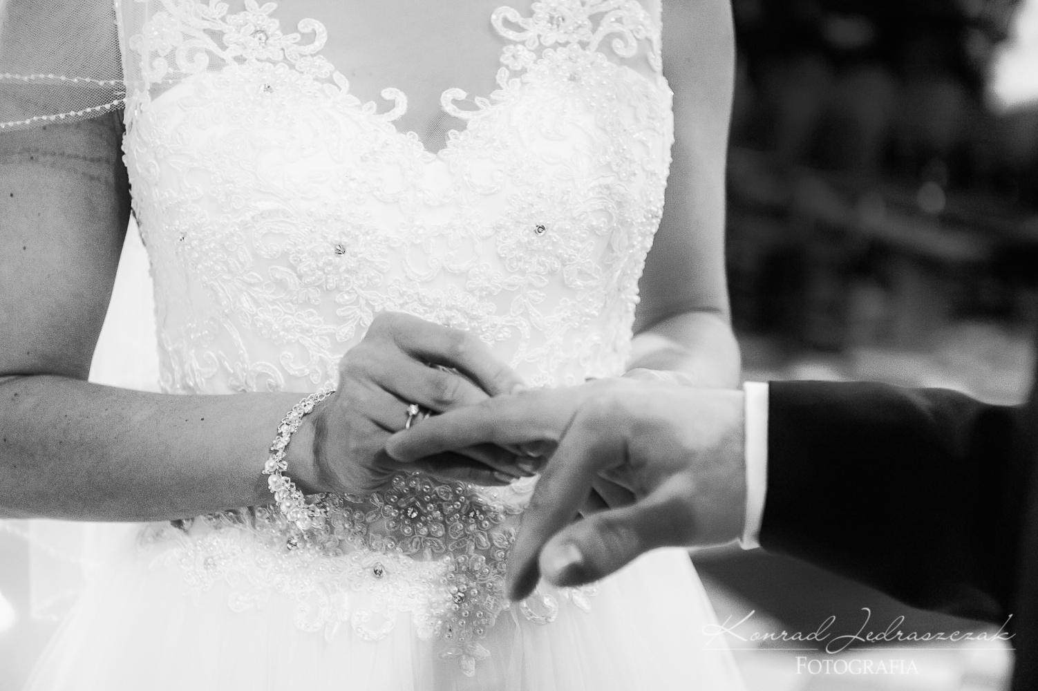 Fotografia Ślubna Warszawa Ślub Marty i Huberta obrączki