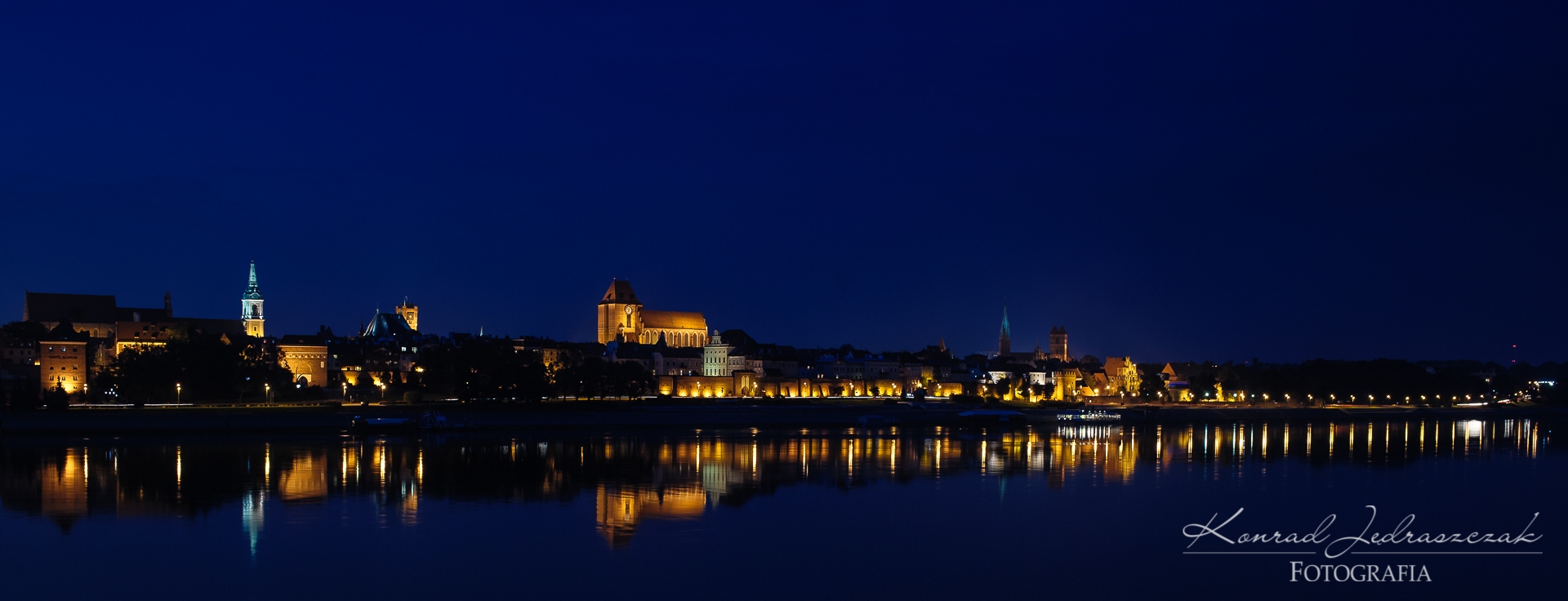 Fotografia nocna panorama Torunia