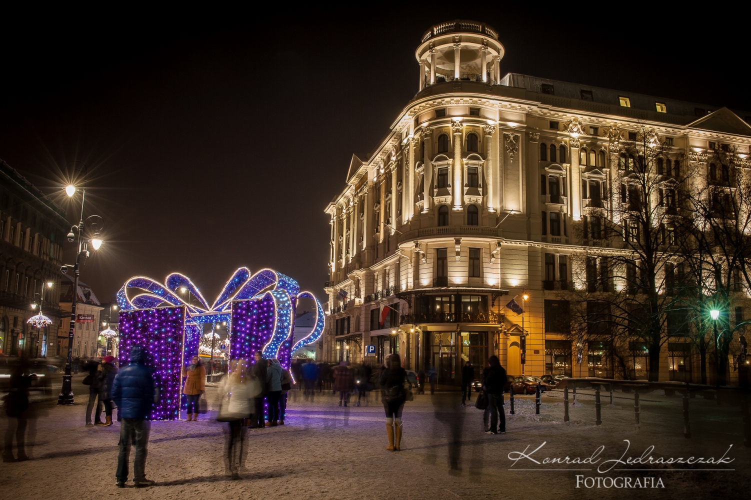Fotografia nocna Warszawa świąteczne iluminacje Hotel Bristol